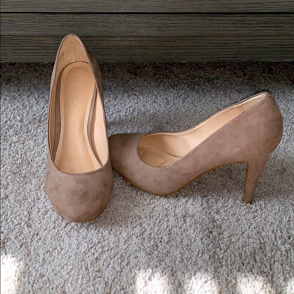 Kelly & Katie Shoes - Kelly & Katie Taupe Round Toe Pumps SZ 9